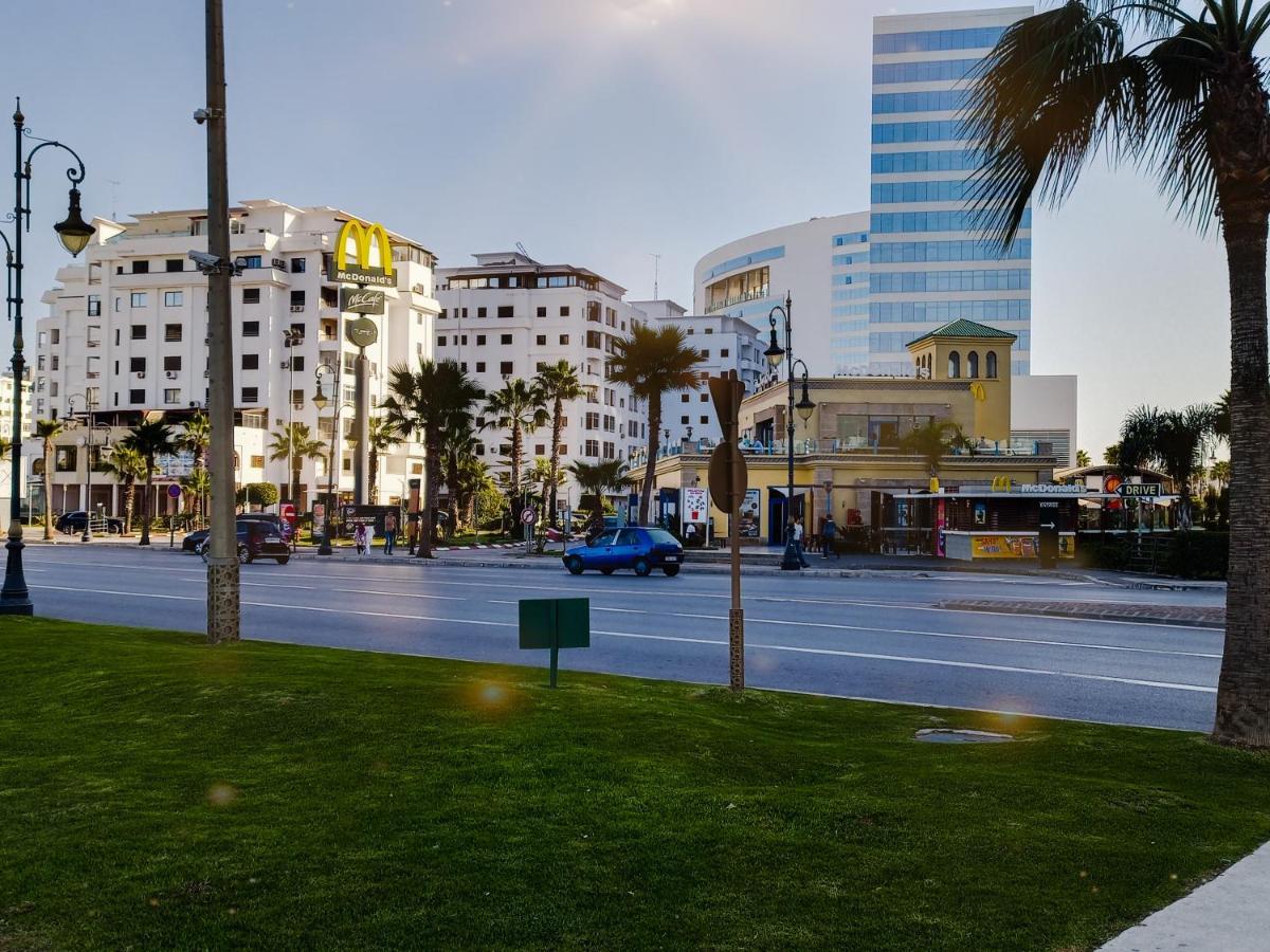 Amazing Appartement Au Centre Ville En Face Hilton & Gare Train De Tgv De Tanger Экстерьер фото